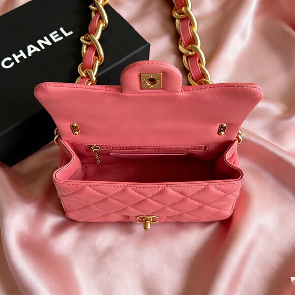 Chanel Classic Flap Mini in Quilted - Picture 5 of 6